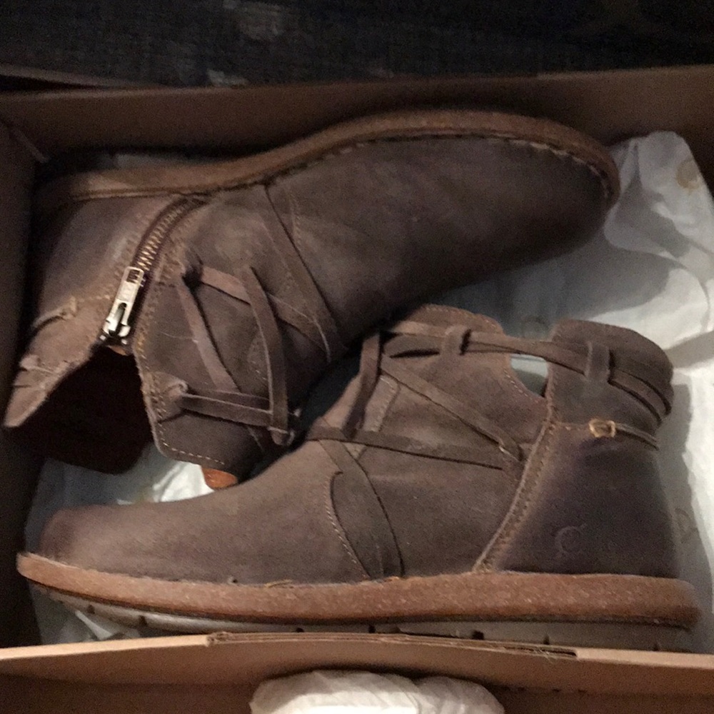 BORN Tarklin Nubuck leather ankle Boot, Size 9.